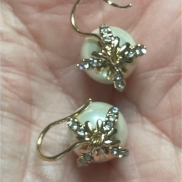 FAUX Pearl 1” Drop Earrings Costume Jewelry. - Picture 14 of 16